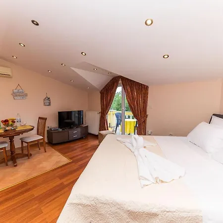 Artan Apartment *