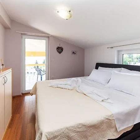 Apartament Artan *